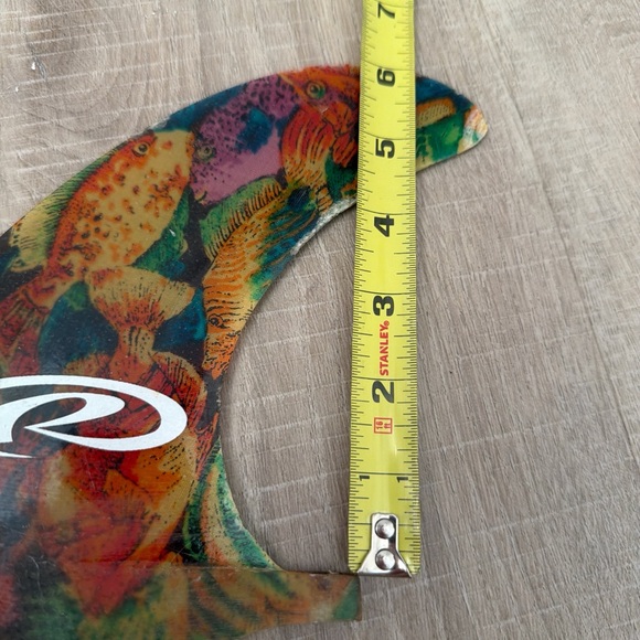 Colorful Surfboard Single Fin with Fish Design. 6 inches - Picture 4 of 5